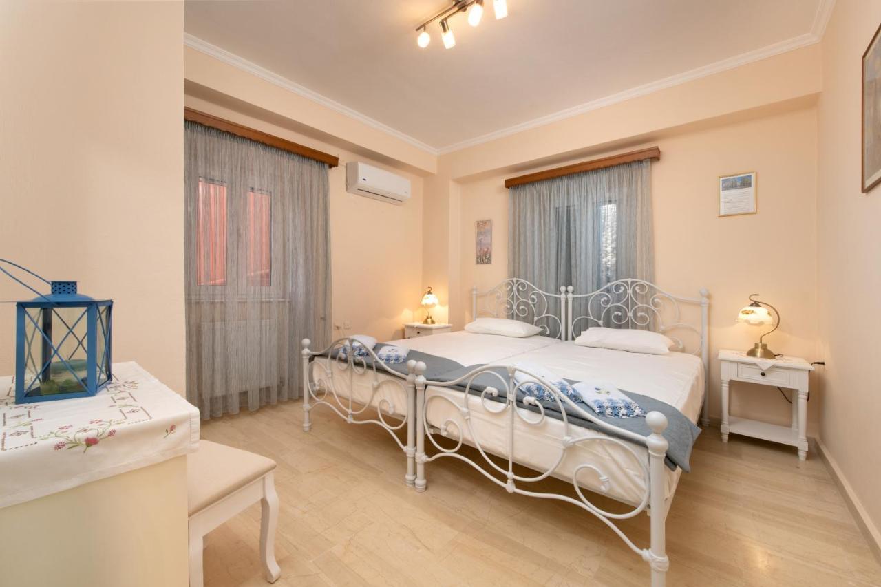 The Old Mansion Apartment Sinarades ภายนอก รูปภาพ