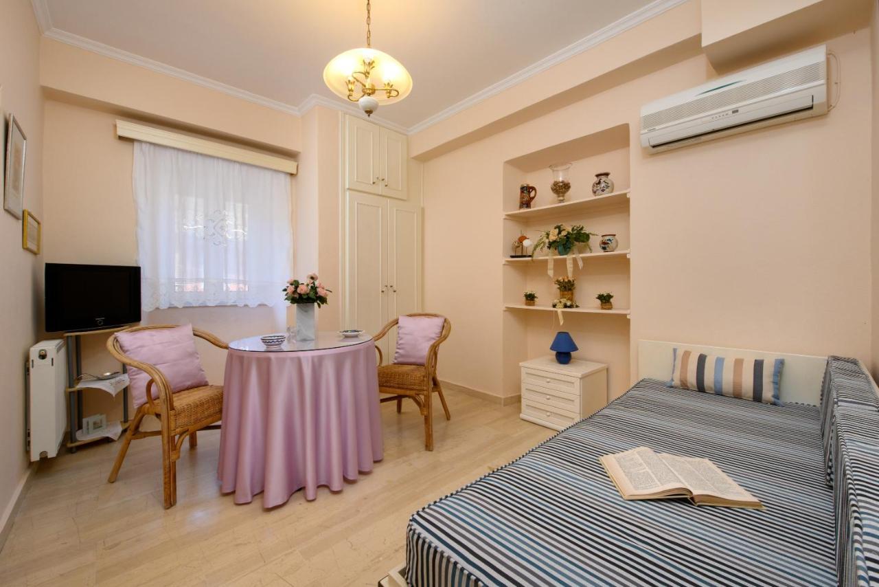 The Old Mansion Apartment Sinarades ภายนอก รูปภาพ