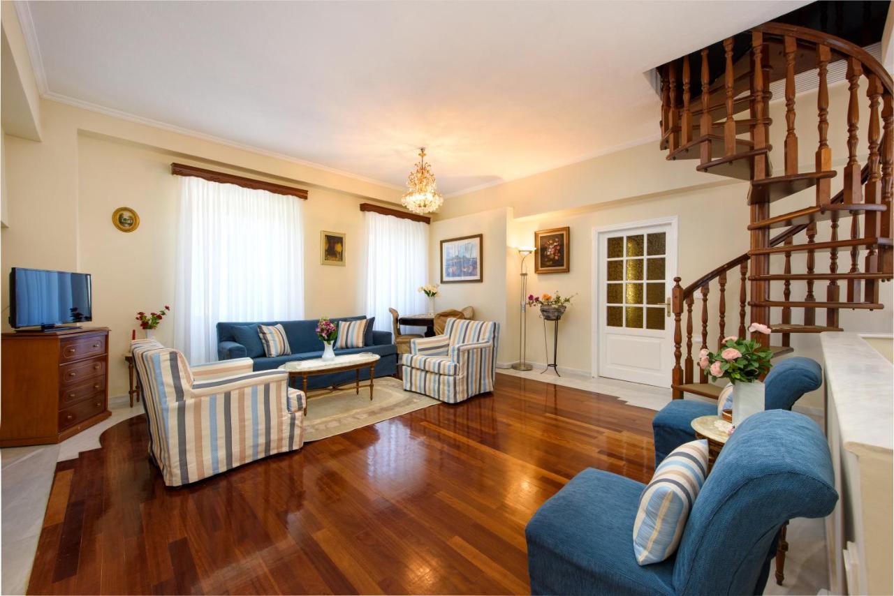 The Old Mansion Apartment Sinarades ภายนอก รูปภาพ