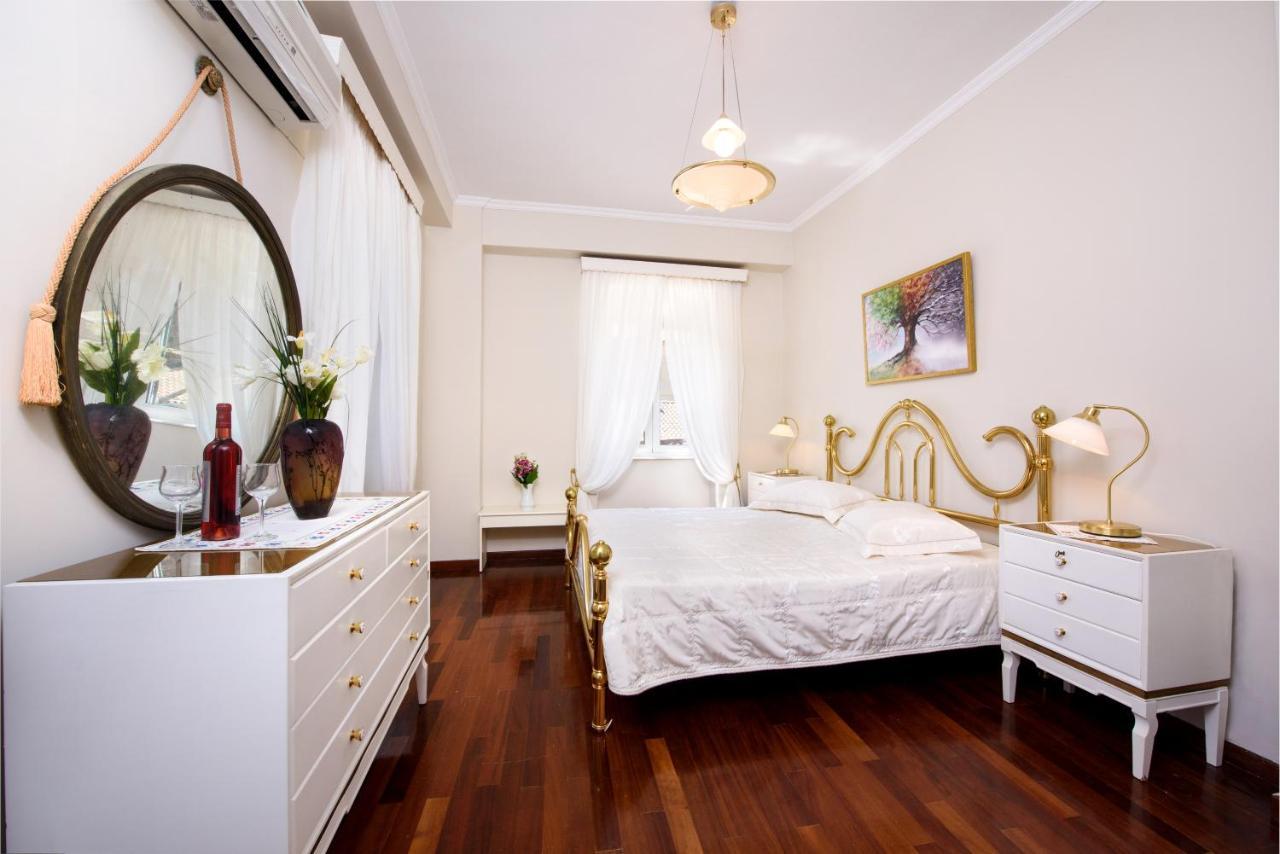 The Old Mansion Apartment Sinarades ภายนอก รูปภาพ