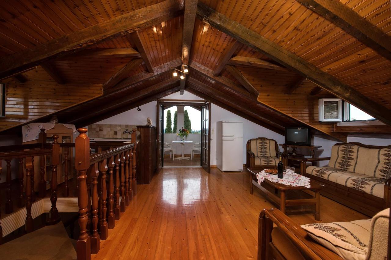 The Old Mansion Apartment Sinarades ภายนอก รูปภาพ
